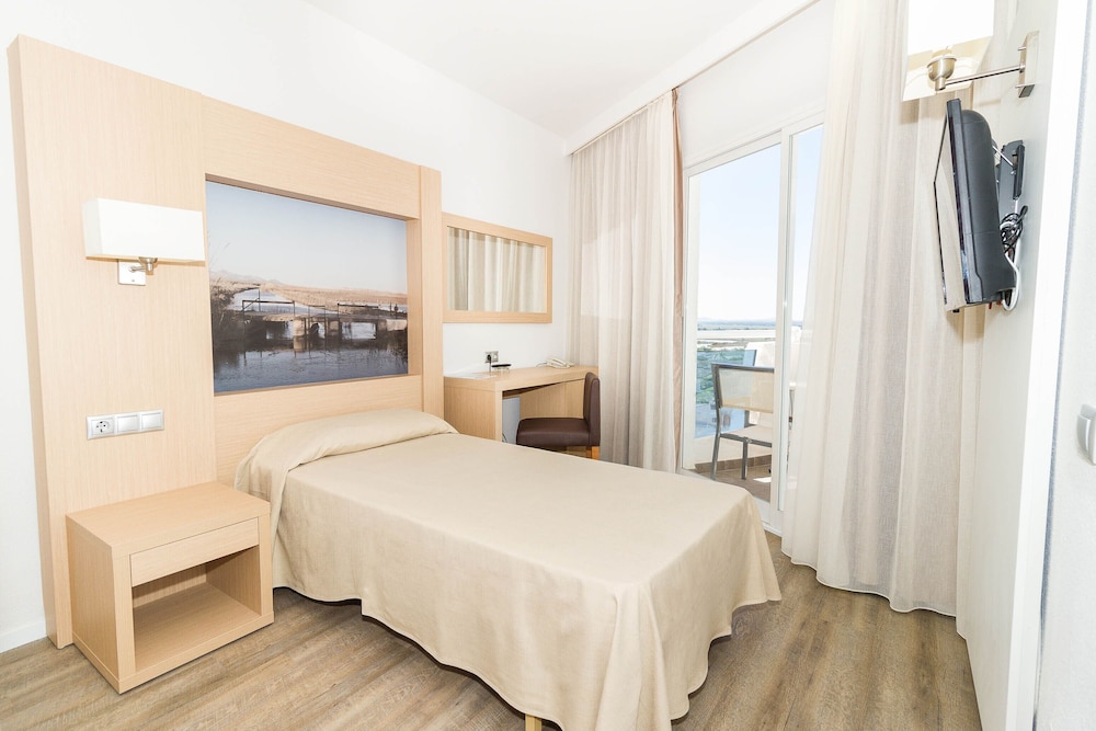 Eix Lagotel Holiday Resort — Hotel rooms in Playa de Muro, Balearic Islands