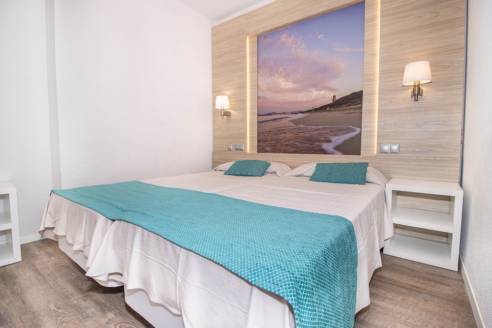 Eix Lagotel Holiday Resort — Hotel rooms in Playa de Muro, Balearic Islands