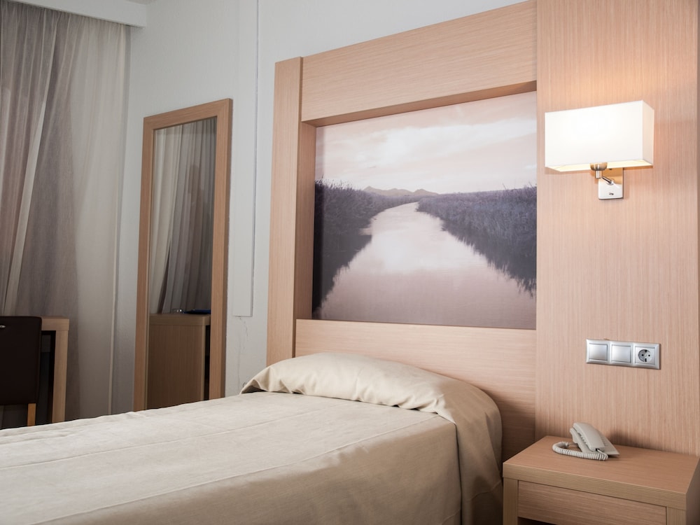 Eix Lagotel Holiday Resort — Hotel rooms in Playa de Muro, Balearic Islands
