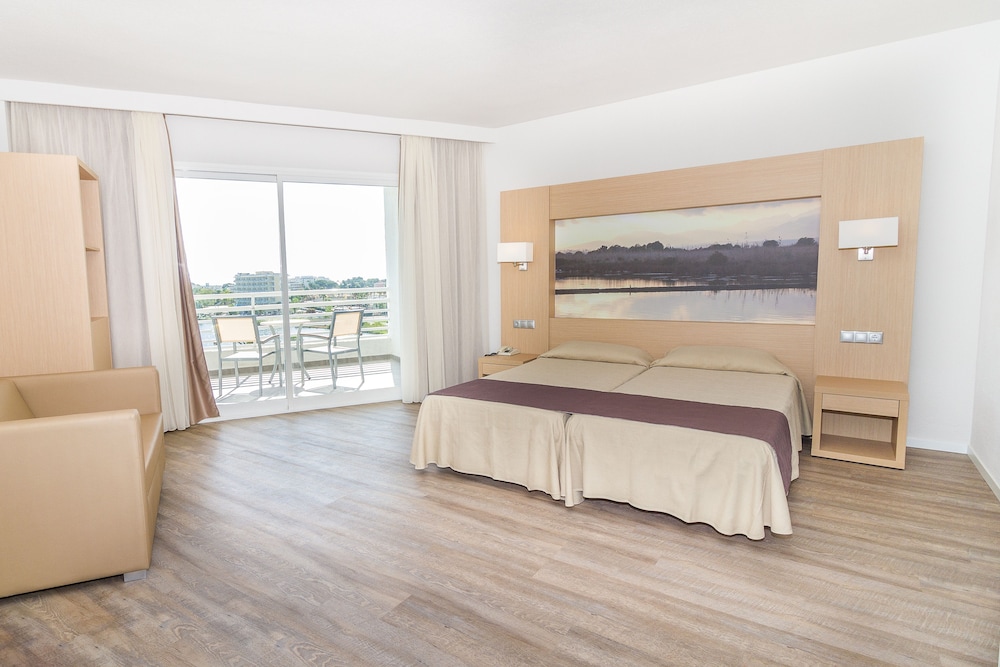 Eix Lagotel Holiday Resort — Hotel rooms in Playa de Muro, Balearic Islands
