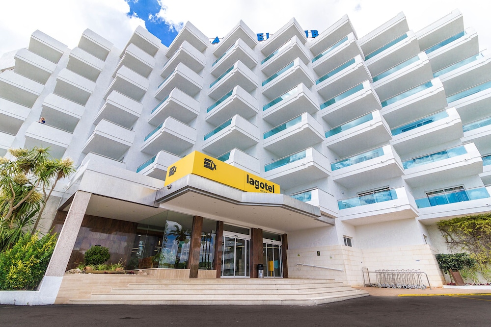 Eix Lagotel Holiday Resort — Hotel building in Playa de Muro, Balearic Islands