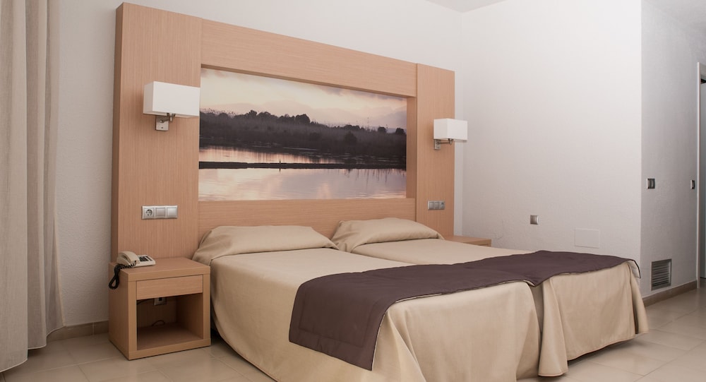 Eix Lagotel Holiday Resort — Hotel rooms in Playa de Muro, Balearic Islands