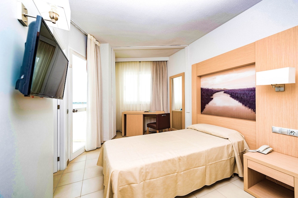 Eix Lagotel Holiday Resort — Hotel rooms in Playa de Muro, Balearic Islands