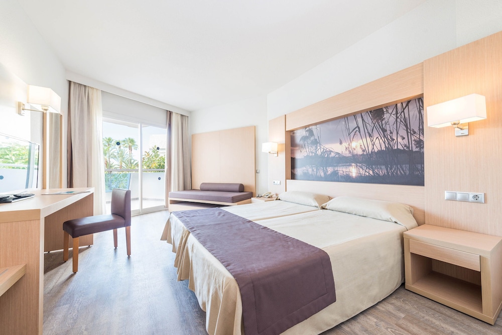 Eix Lagotel Holiday Resort — Hotel rooms in Playa de Muro, Balearic Islands