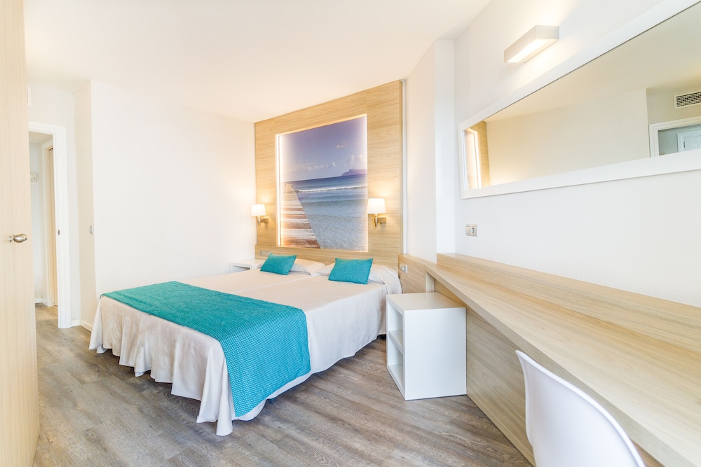 Eix Lagotel Holiday Resort — Hotel rooms in Playa de Muro, Balearic Islands