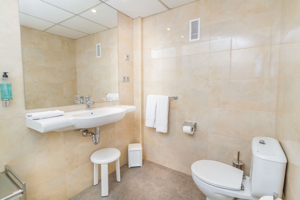Eix Lagotel Holiday Resort — Hotel rooms in Playa de Muro, Balearic Islands