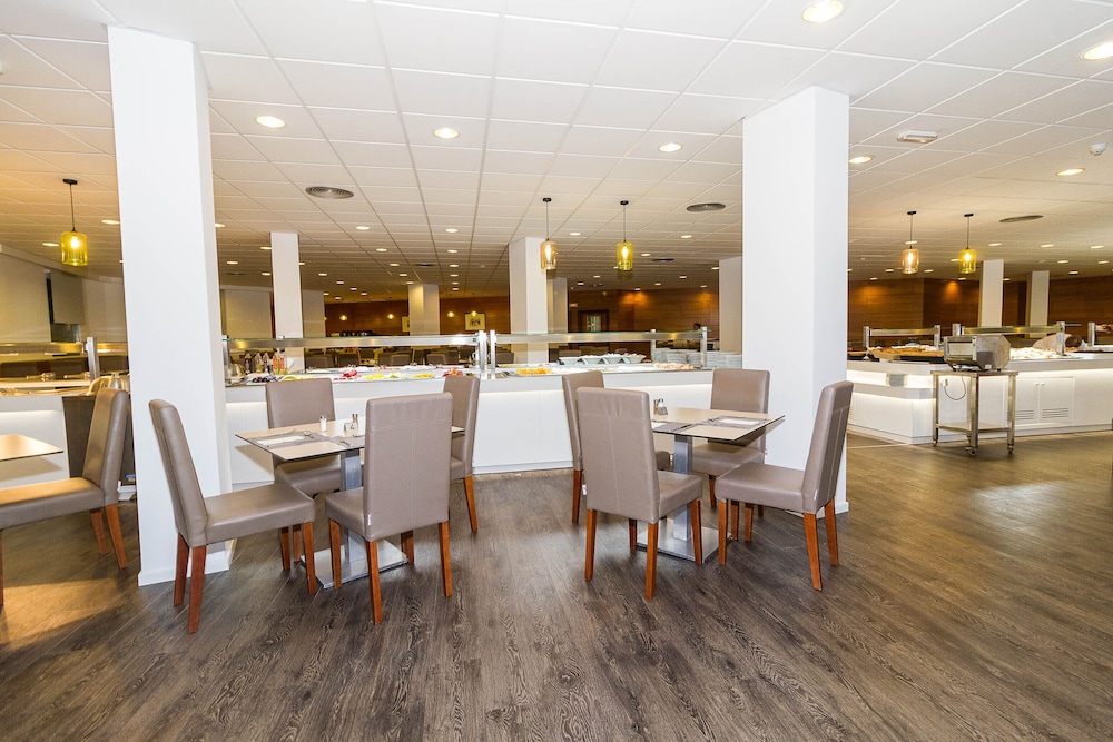 Eix Lagotel Holiday Resort — Restaurant & bars in Playa de Muro, Balearic Islands