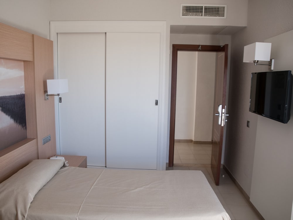 Eix Lagotel Holiday Resort — Hotel rooms in Playa de Muro, Balearic Islands
