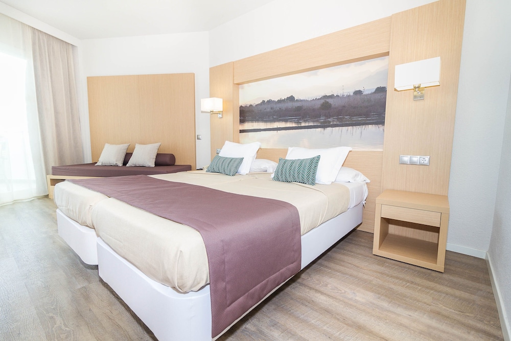 Eix Lagotel Holiday Resort — Hotel rooms in Playa de Muro, Balearic Islands