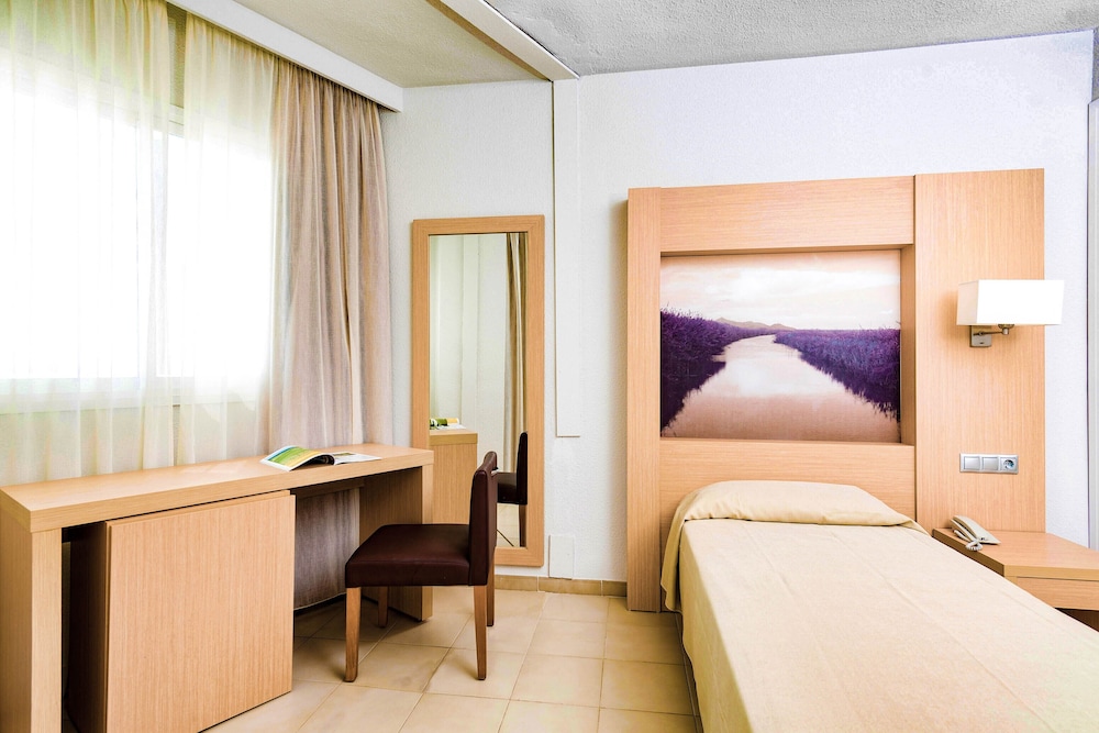 Eix Lagotel Holiday Resort — Hotel rooms in Playa de Muro, Balearic Islands