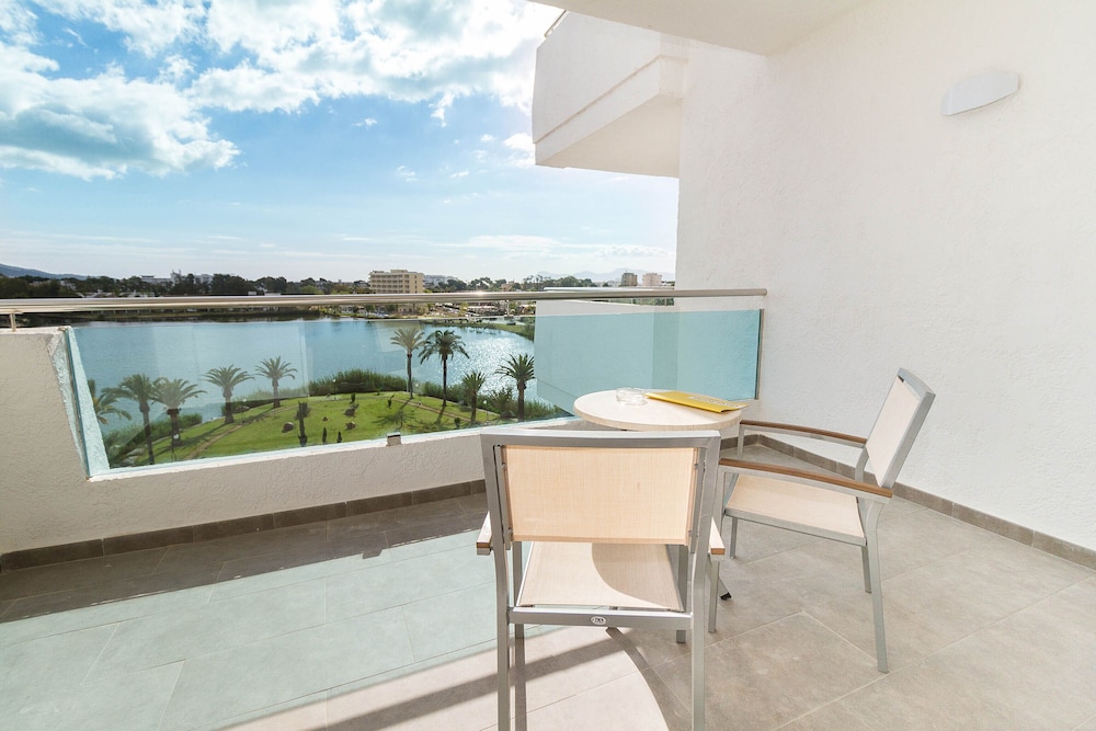 Eix Lagotel Holiday Resort — Hotel rooms in Playa de Muro, Balearic Islands