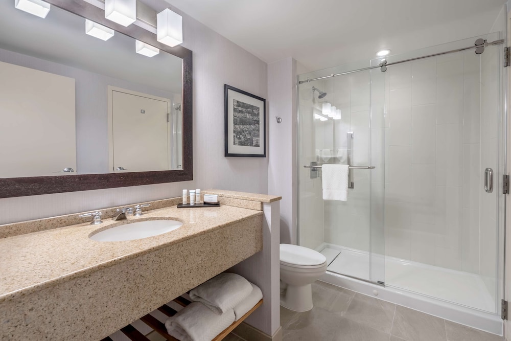 Embassy Suites Boston Logan Airport — Hotel rooms in Boston, Massachusetts