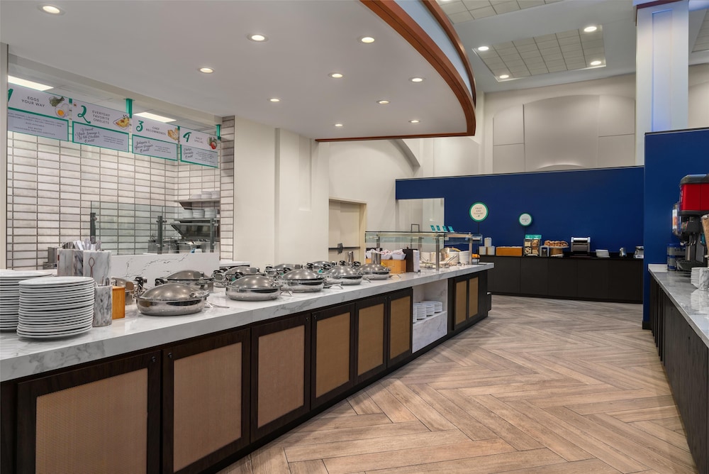 Embassy Suites Boston Logan Airport — Restaurant & bars in Boston, Massachusetts