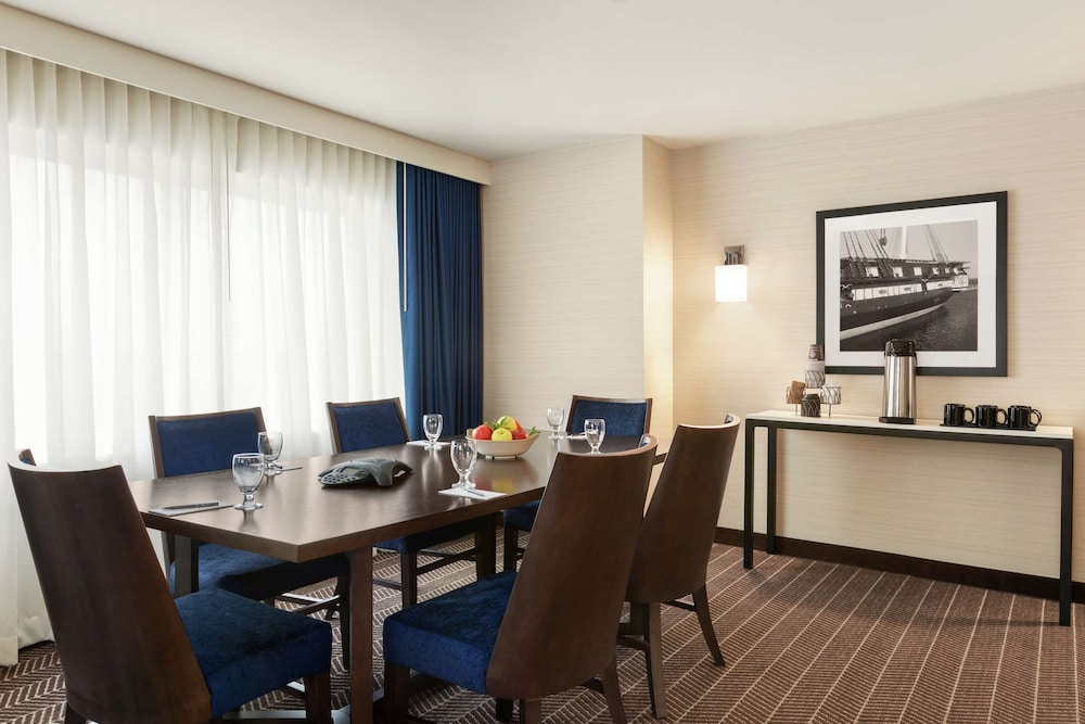 Embassy Suites Boston Logan Airport — Hotel rooms in Boston, Massachusetts