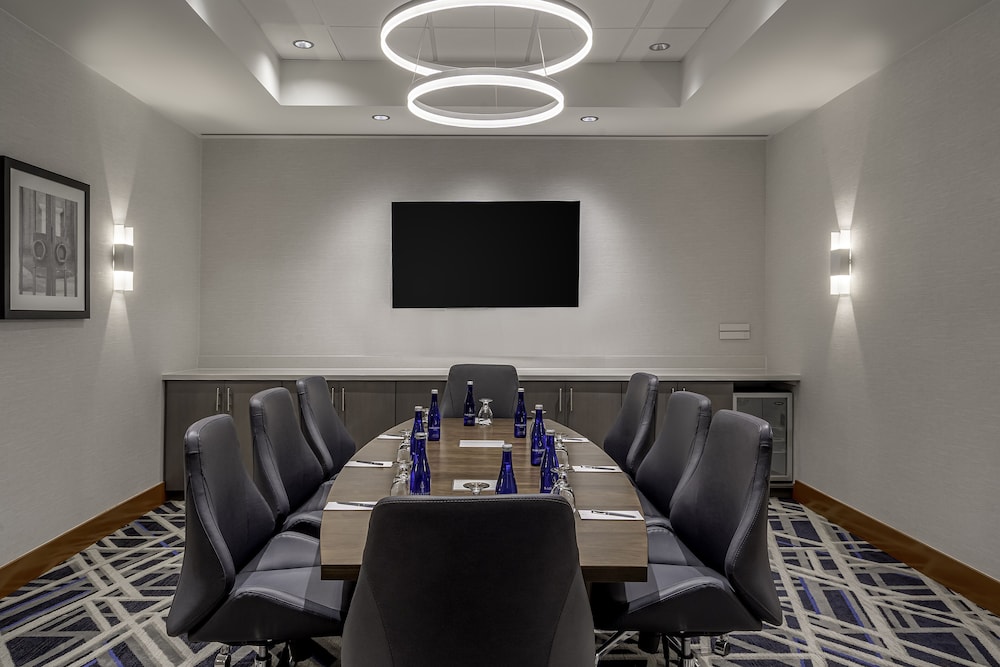 Embassy Suites Boston Logan Airport — Hotel building in Boston, Massachusetts