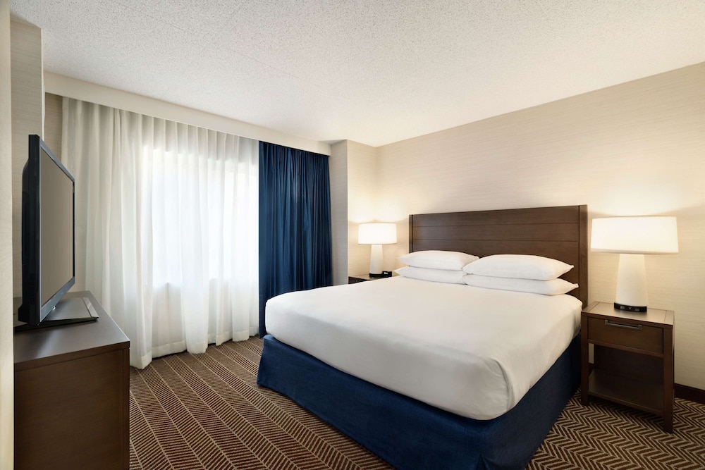 Embassy Suites Boston Logan Airport — Hotel rooms in Boston, Massachusetts