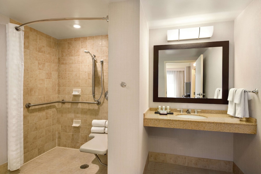 Embassy Suites Boston Logan Airport — Hotel rooms in Boston, Massachusetts