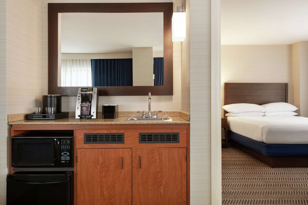 Embassy Suites Boston Logan Airport — Hotel rooms in Boston, Massachusetts