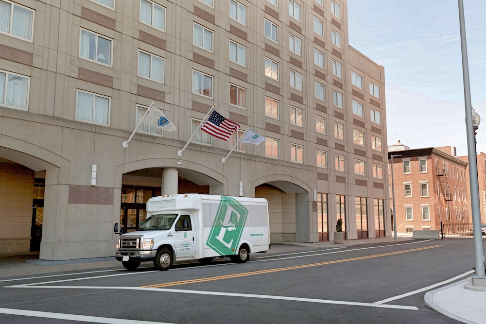 Embassy Suites Boston Logan Airport — Hotel building in Boston, Massachusetts