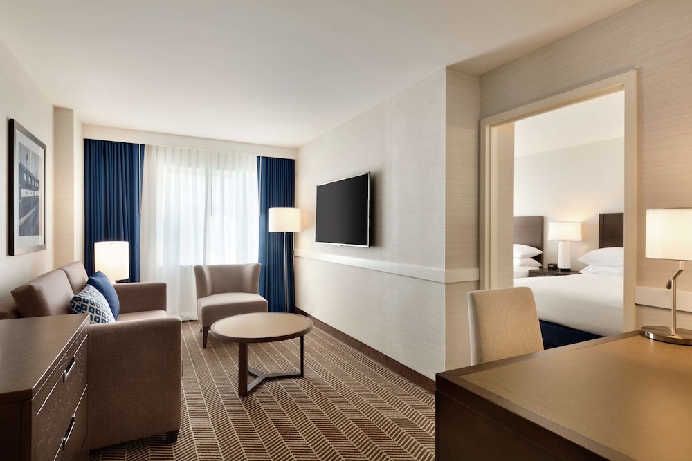 Embassy Suites Boston Logan Airport — Hotel rooms in Boston, Massachusetts