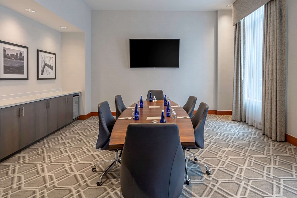 Embassy Suites Boston Logan Airport — Hotel rooms in Boston, Massachusetts