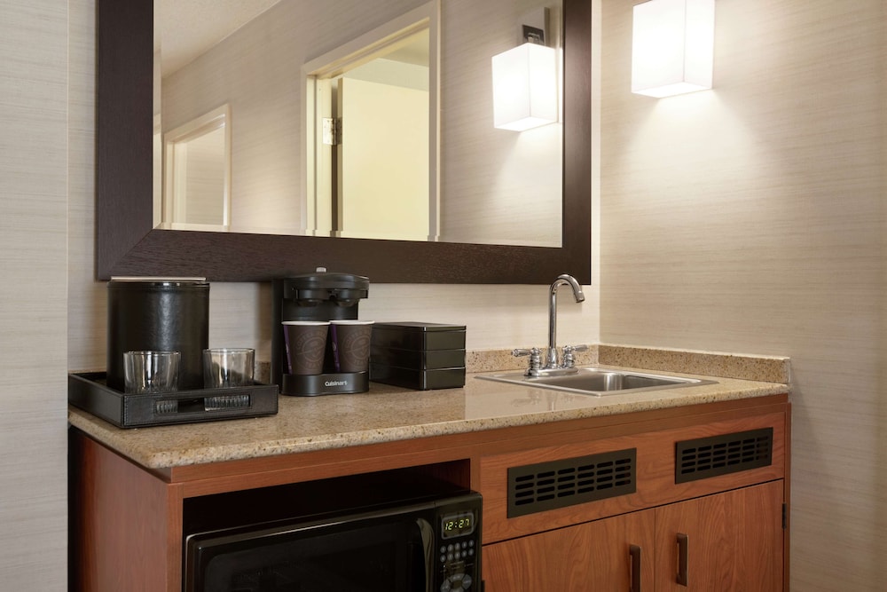 Embassy Suites Boston Logan Airport — Hotel rooms in Boston, Massachusetts