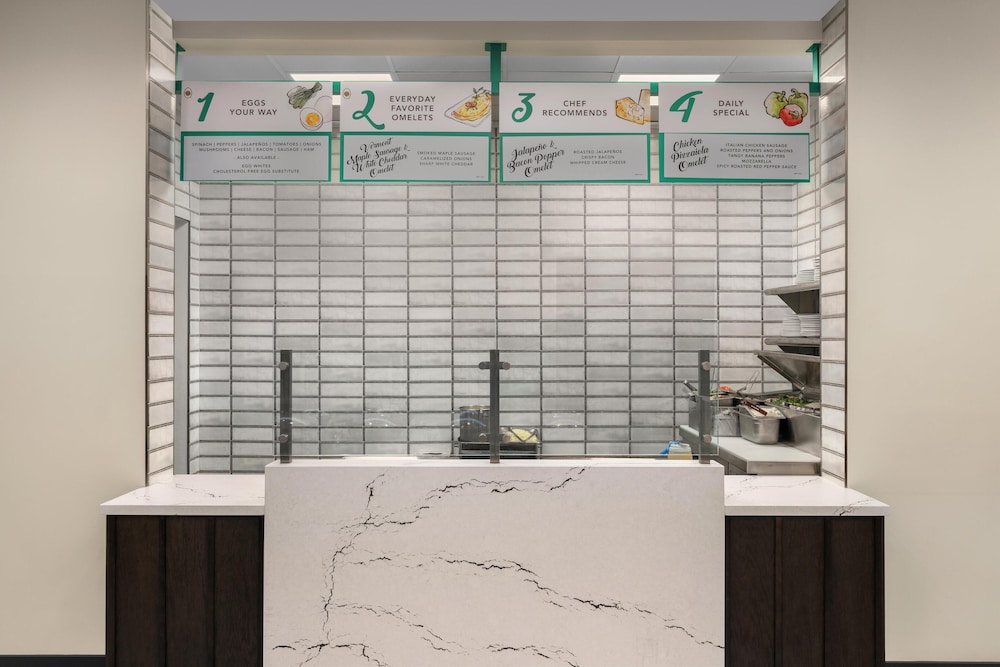 Embassy Suites Boston Logan Airport — Restaurant & bars in Boston, Massachusetts