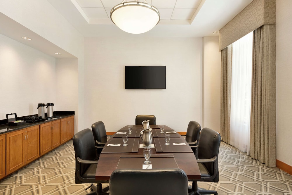 Embassy Suites Boston Logan Airport — Hotel building in Boston, Massachusetts