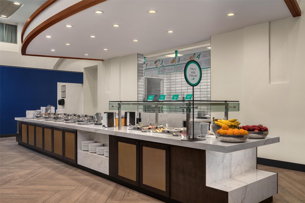 Embassy Suites Boston Logan Airport — Restaurant & bars in Boston, Massachusetts