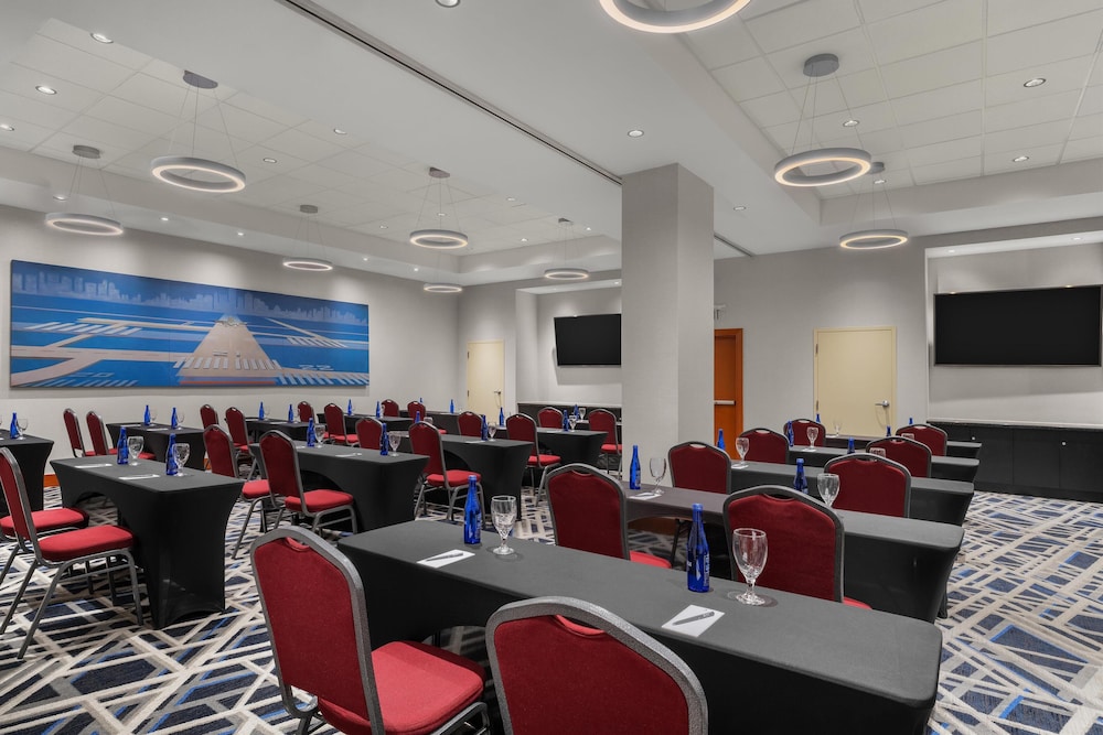 Embassy Suites Boston Logan Airport — Hotel rooms in Boston, Massachusetts
