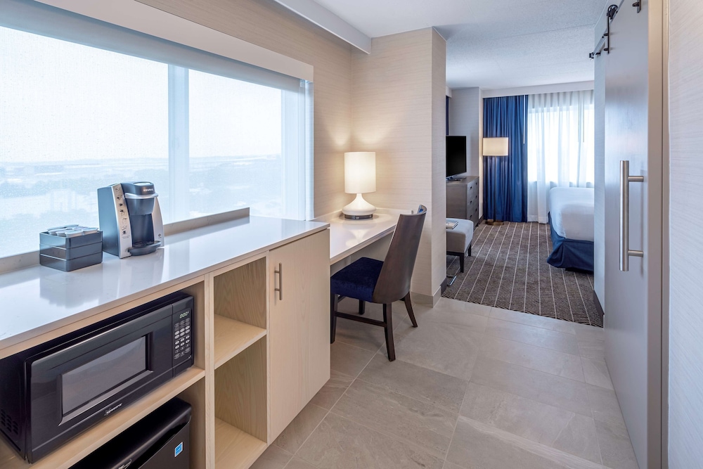 Embassy Suites Boston Logan Airport — Hotel rooms in Boston, Massachusetts