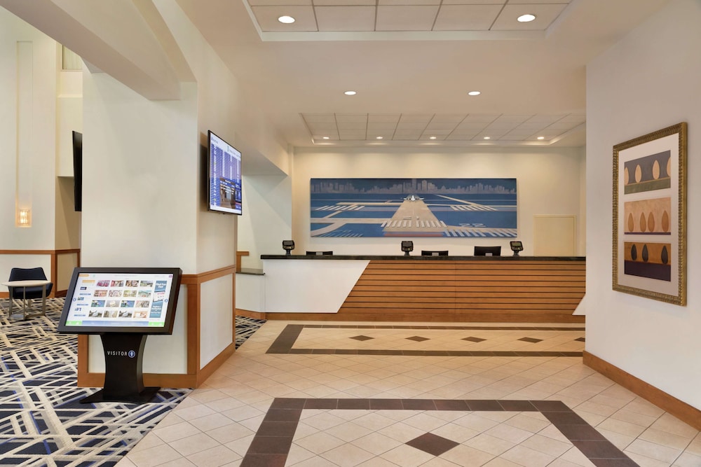 Embassy Suites Boston Logan Airport — Hotel building in Boston, Massachusetts
