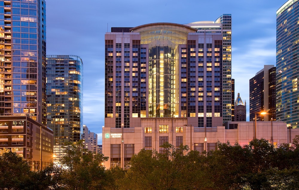 Embassy Suites by Hilton Chicago Downtown Magnificent Mile — Hotel building in Chicago, Illinois