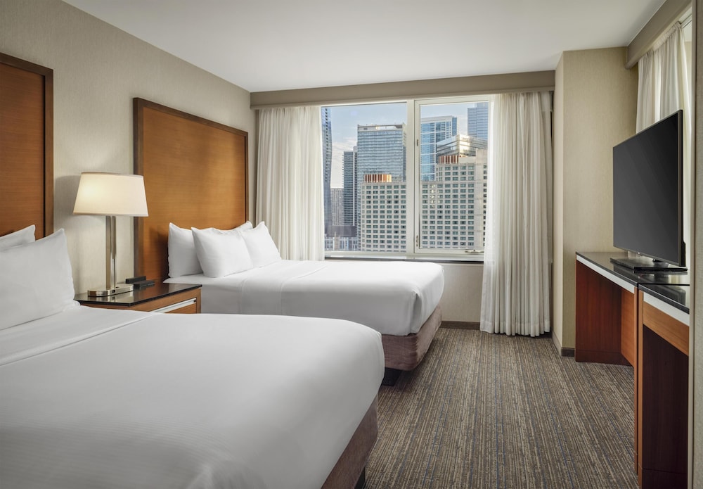 Embassy Suites by Hilton Chicago Downtown Magnificent Mile — Hotel rooms in Chicago, Illinois
