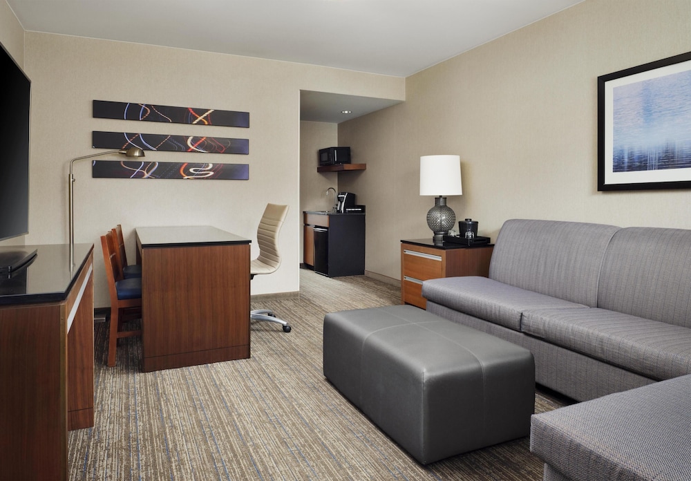 Embassy Suites by Hilton Chicago Downtown Magnificent Mile — Hotel rooms in Chicago, Illinois