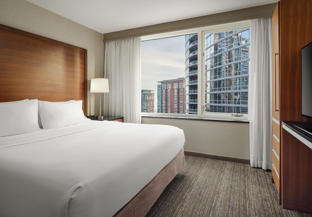 Embassy Suites by Hilton Chicago Downtown Magnificent Mile — Hotel rooms in Chicago, Illinois