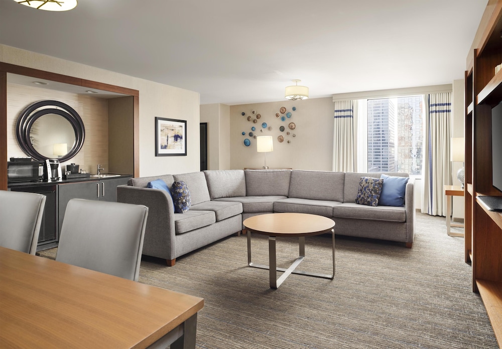 Embassy Suites by Hilton Chicago Downtown Magnificent Mile — Hotel rooms in Chicago, Illinois