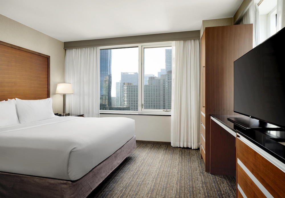 Embassy Suites by Hilton Chicago Downtown Magnificent Mile — Hotel rooms in Chicago, Illinois