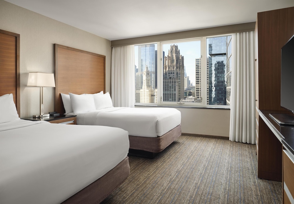 Embassy Suites by Hilton Chicago Downtown Magnificent Mile — Hotel rooms in Chicago, Illinois