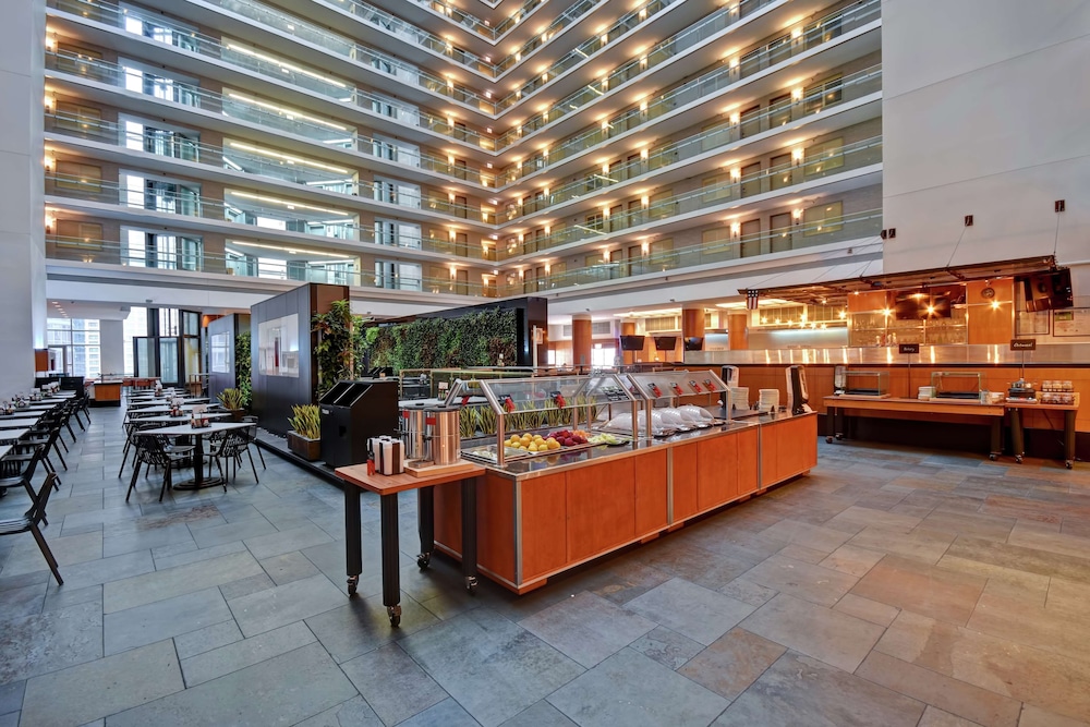 Embassy Suites by Hilton Chicago Downtown Magnificent Mile — Restaurant & bars in Chicago, Illinois