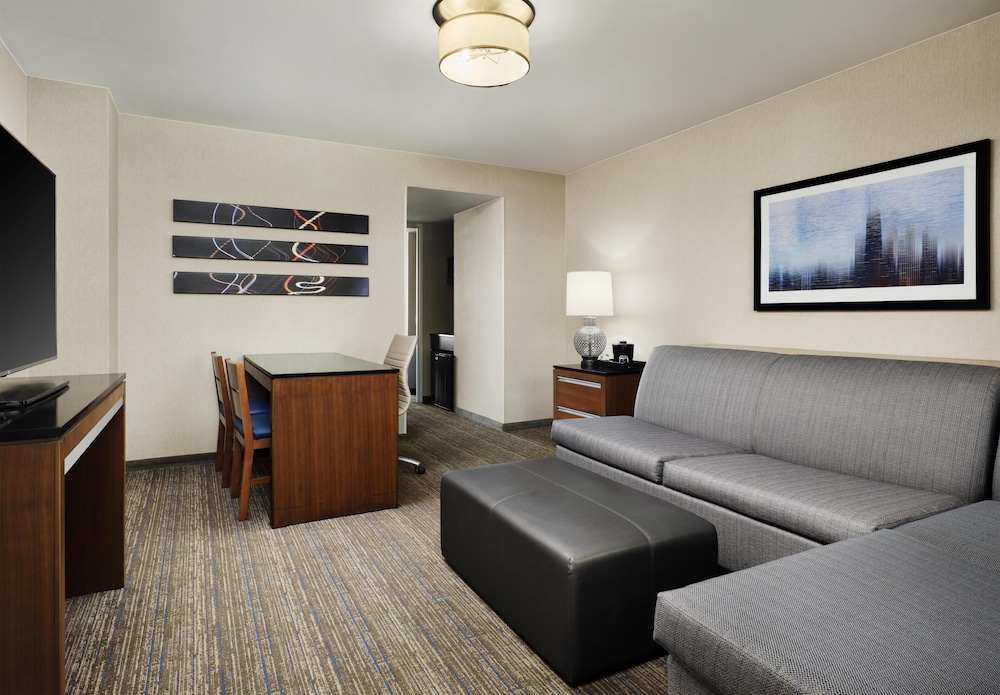 Embassy Suites by Hilton Chicago Downtown Magnificent Mile — Hotel rooms in Chicago, Illinois