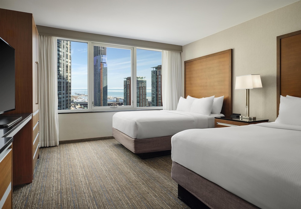 Embassy Suites by Hilton Chicago Downtown Magnificent Mile — Hotel rooms in Chicago, Illinois
