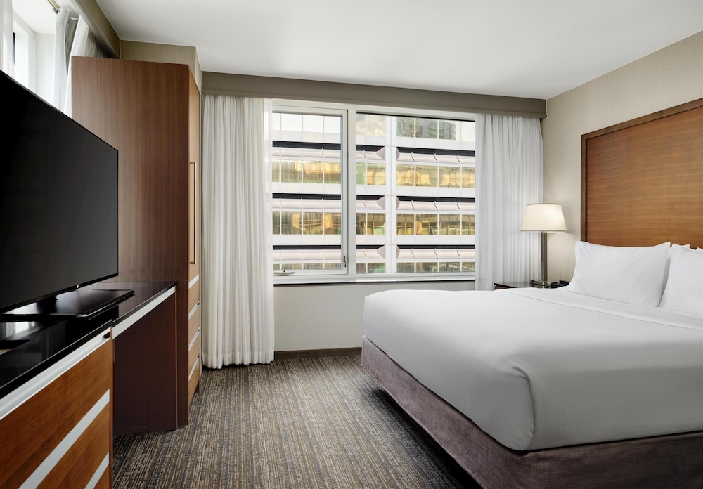 Embassy Suites by Hilton Chicago Downtown Magnificent Mile — Hotel rooms in Chicago, Illinois