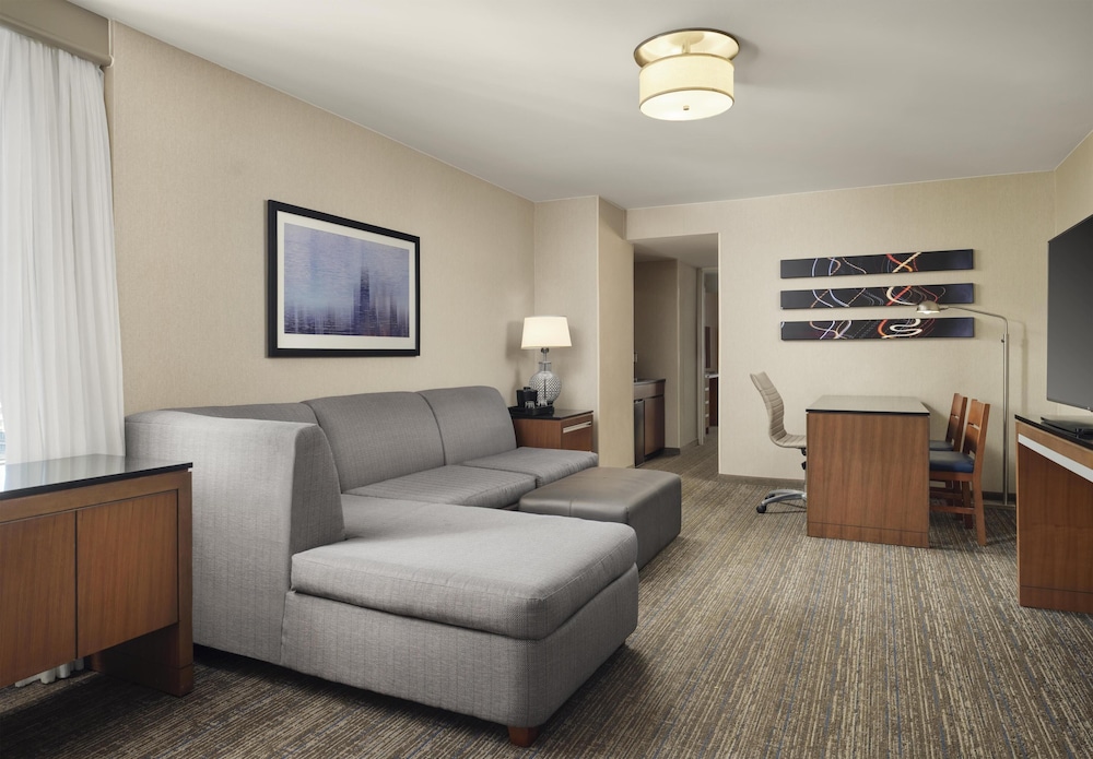 Embassy Suites by Hilton Chicago Downtown Magnificent Mile — Hotel rooms in Chicago, Illinois