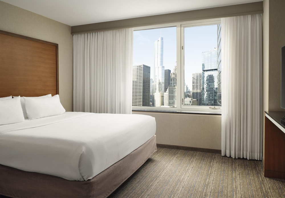 Embassy Suites by Hilton Chicago Downtown Magnificent Mile — Hotel rooms in Chicago, Illinois