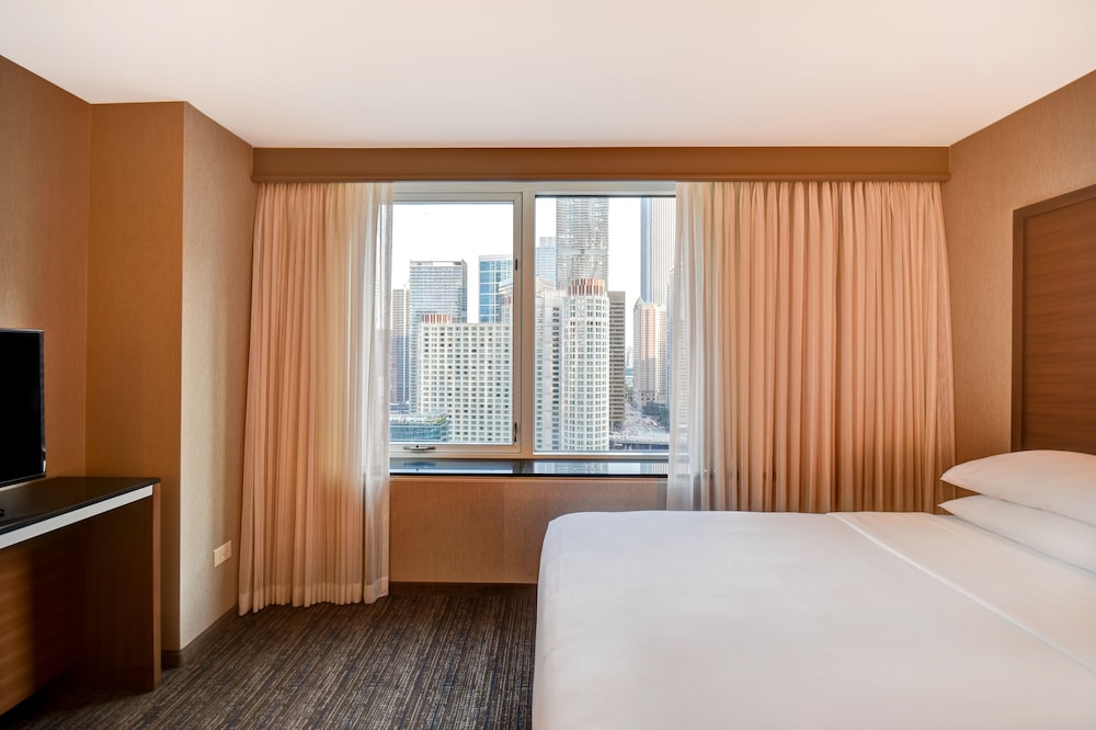 Embassy Suites by Hilton Chicago Downtown Magnificent Mile — Hotel rooms in Chicago, Illinois