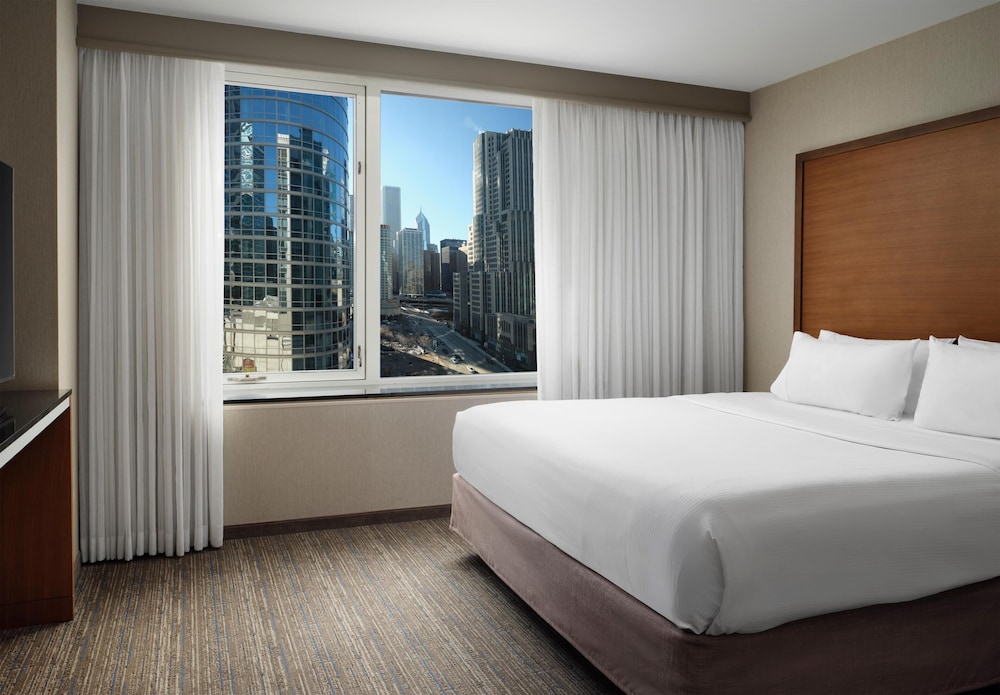 Embassy Suites by Hilton Chicago Downtown Magnificent Mile — Hotel rooms in Chicago, Illinois
