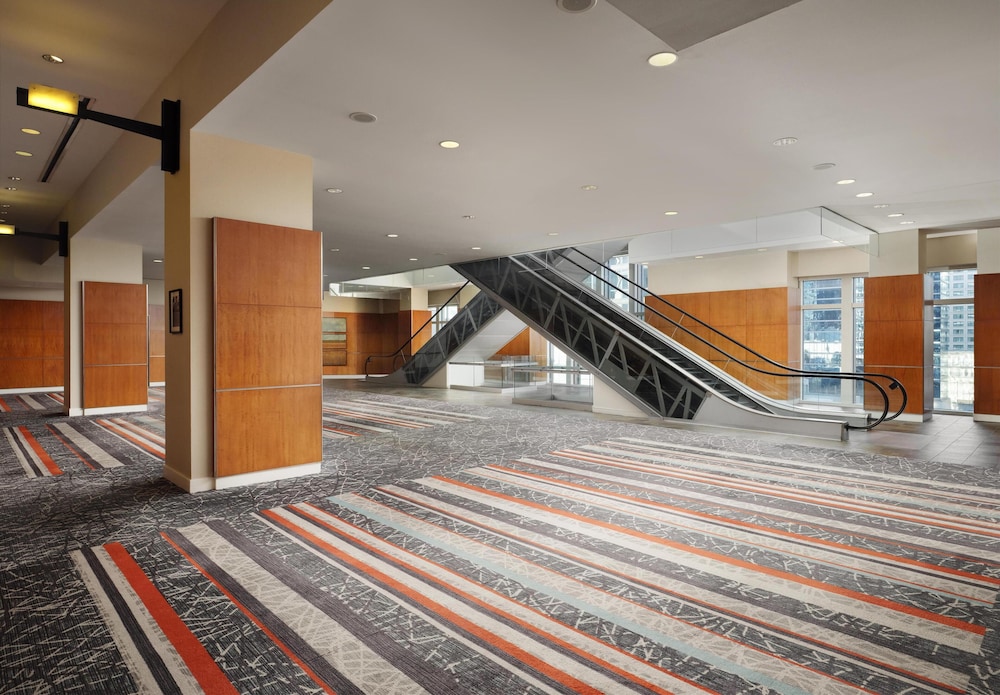 Embassy Suites by Hilton Chicago Downtown Magnificent Mile — Hotel building in Chicago, Illinois