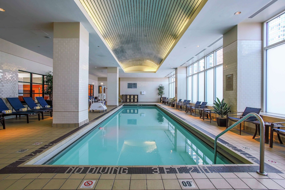Embassy Suites by Hilton Chicago Downtown Magnificent Mile — Swimming pool in Chicago, Illinois