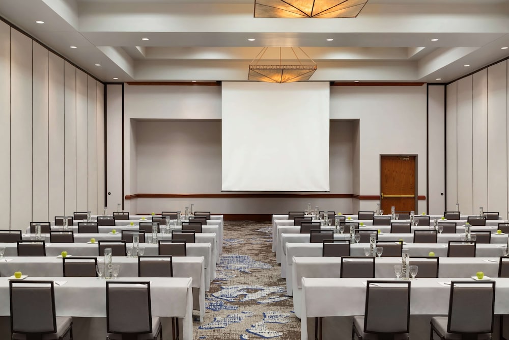 Embassy Suites by Hilton Dallas DFW Airport North — Hotel building in Grapevine, Texas